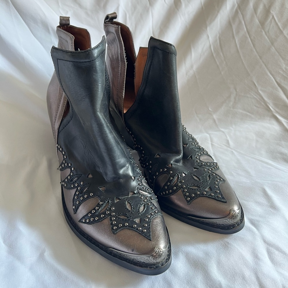 RARE Jeffrey Campbell Olinda Boots